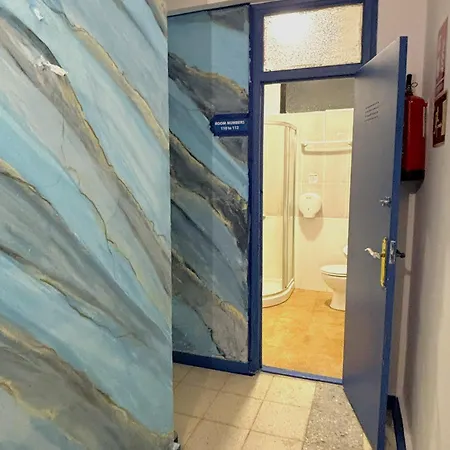 Pensión Evans Realty -
